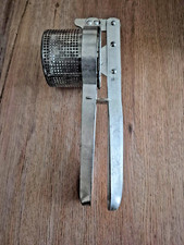 Alte Kartoffelpresse massiv aus Aluminiumguss ca.27 cm