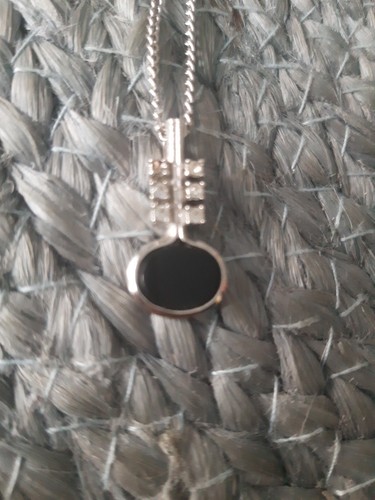Silberfarbene kette mit - kette,
