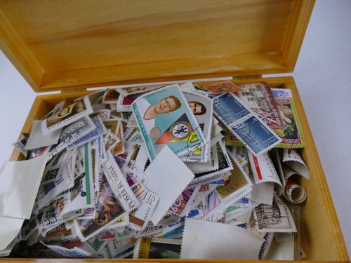 Holzbox mit briefmarken alle - briefmarken,