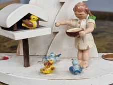 alter Engel mit Vögeln Winter