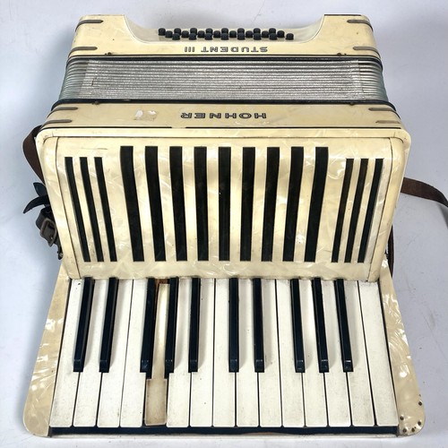 Hohner student iii - iii, 24