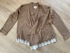 Offene Strickjacke mit Spitze