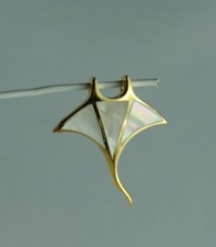 kleiner Rochen Anhänger Muschel Sterling Silber vergoldet mit 1 Micron 18k Gold