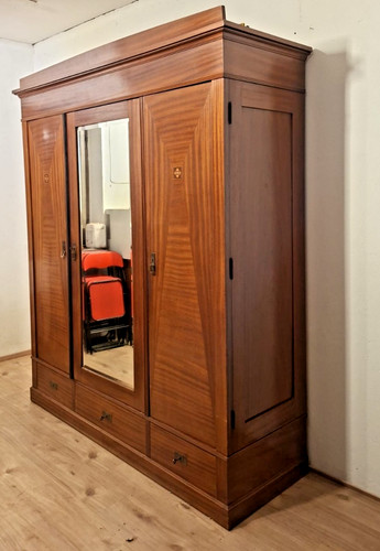 Kleiderschrank