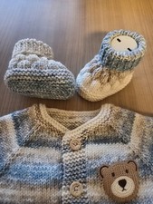 Handgestricktes Baby-Set –