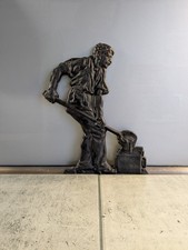 Der Gießer alte Wandfigur