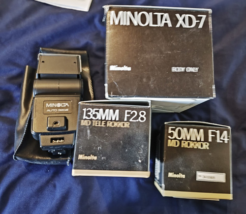 Minolta schwarz mit auto - minolta,