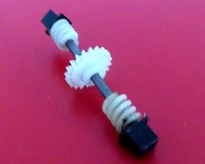 Ersatzteil Gützold Piko BR 120, Schneckenwelle (1 Stück) mit Lagerschalen