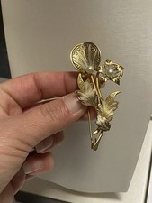 Elegante Massive Brosche