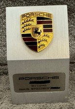 SELTENE PORSCHE 911 CARRERA 4S POKAL-TROPHÄE, BRIEFBESCHWERER