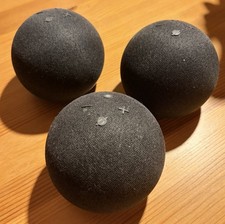 Drei Amazon Alexa Echo Dot Model: C2N6L4