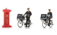 Artitec 5870052 - 1:87: Fahrradfahrende Postboten mit Briefkasten - NEU + OVP