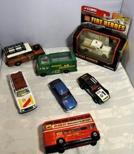 7 alte Spielzeugautos