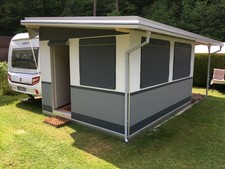Wohnwagen mit Vorbau