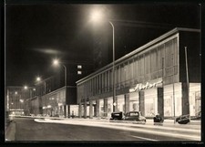 Karl-Marx-Stadt, Straße der Nationen mit Geschäften bei Nacht, Ansichtskarte 