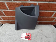 Verkleidung in Dunkelgrau