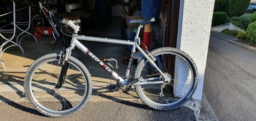 Red bull mountainbike - red,