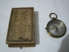 Antike Kompasse  1 x aus Messing 1 x aus Holz aus Haushaltsauflösung