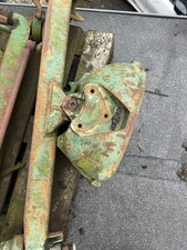 Deutz D30 — Achse mit Achsschenkel und Spurstange