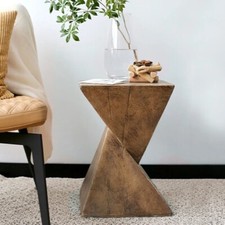 Geometrischer Beistelltisch