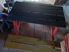 Kindertisch mit sitzbank aus Holz für kleine Kinder und schön bunt.