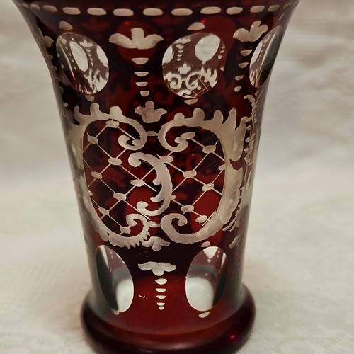 Prunkvolle böhmische vase - prunkvolle,