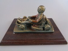 Go-Kart Modell auf Holzplatte