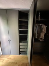 PAX Kleiderschrank von Ikea in grau - kleine Gebrauchsspuren