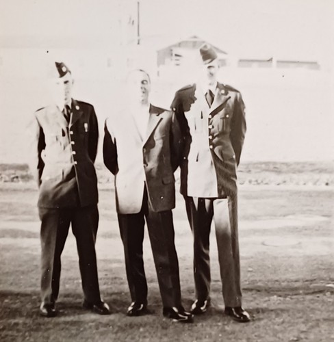 Drei männer stehen - drei, uniform