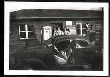 Fotografie Auto an der Tankstelle Münchberg, Zapfsäule 