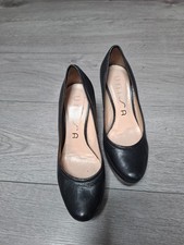 Schöne UNISA Pumps, High Heels Gr 38, schwarz, Leder, Keilabsatz 7,6 cm