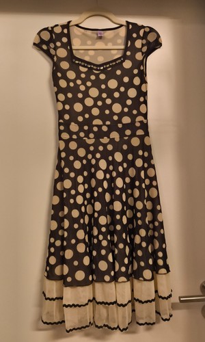Elegantes polka dot kleid - polka-dot, mit