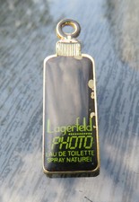 Pin:  Parfumflakon  Photo von Karl Lagerfeld 