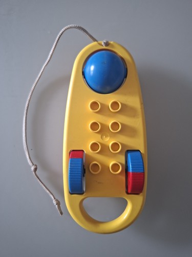 Duplo gelbe rassel mit roten - rassel,