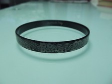 (y42) Emaille Armreif Michaela Frey Austria schwarz mit Blütendekor