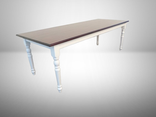 Tisch mit kreidefarbe - tisch, im