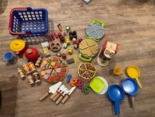 Großes Kaufladen Sortiment größtenteils aus Holz