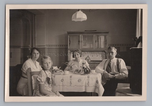 Kiel 1936 familie tisch - familie,