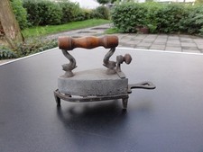 KLEINES KINDER BÜGELEISEN UM 1920