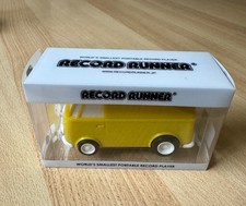 VW Bulli als Plattenspieler Kurioser RECORD RUNNER  der die LPs abfährt !
