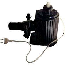 Alter DDR Filmprojektor von ca. 1958 Pouva Magica mit 20 Rollfilmen