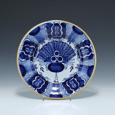 Teller mit Pfauenmuster "De Klauw" Delft Niederlande 18. Jh. Ø 23,3 cm