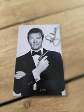 ROGER MOORE (JAMES BOND) -