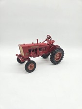 Ertl Farmall 140 Traktor