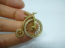 Pierre Lang PL, goldfarbener Anhänger, erstes Fahrrad mit Strassteinen,Rad dreht