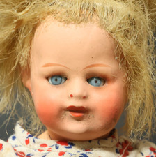 Alte Porzellan Puppe Püppchen 20cm Porzellanpuppe Baby Puppenstube Massepuppe ?