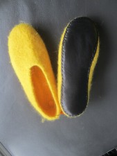 Filzschuh Hausschuhe Puschen 42 Handarbeit FILZI Ledersohle NEU gelb