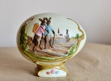 Altes Osterei mit Osterhasen