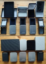 3 Zippo Blech Dosen.  2 Zippo Aufsteller.  1 Zippo Samt Etui.   3.Schachteln.