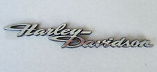 Harley-Davidson® Aufkleber Emblem Schriftzug chrom/schwarz 15,4x2,5x0,4cm